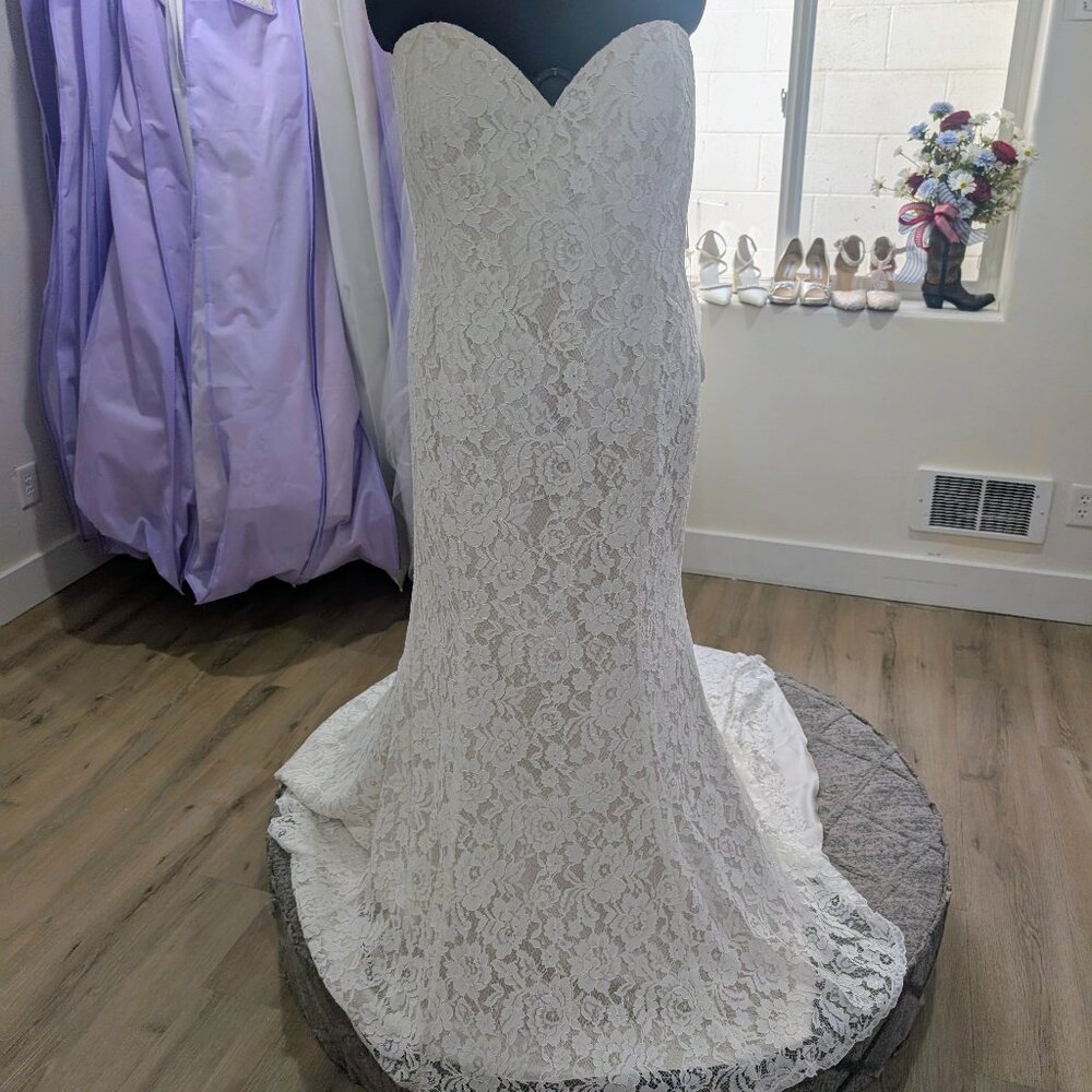 Justin Alexander Adore Size 24 in ivory/Sand